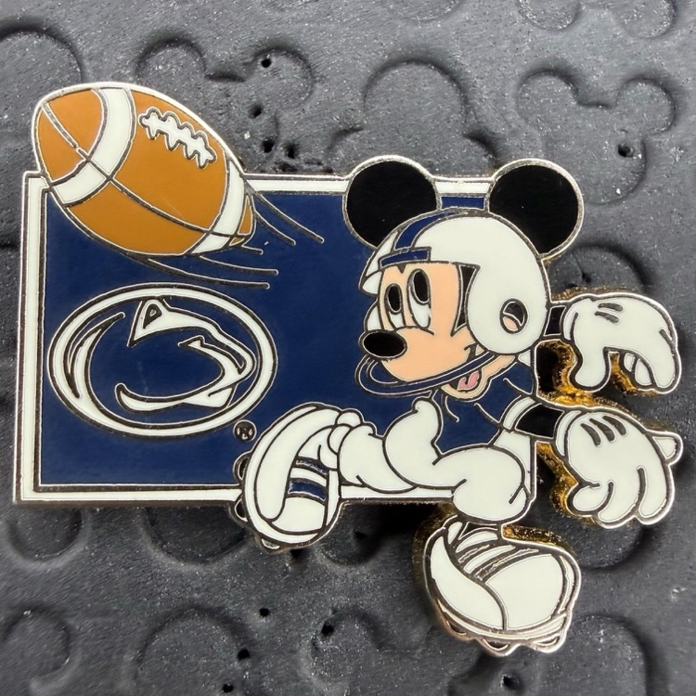 Disney parks NCAA Football Mickey Mouse Penn State (Lions) 2008 trading pin